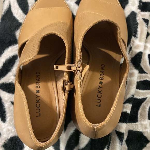 LUCKY 🍀 BRAND OPEN TOE BOOTIES!! - Picture 3 of 5